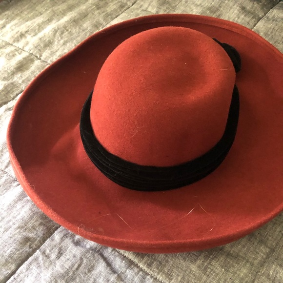 Three vintage hats main image 4